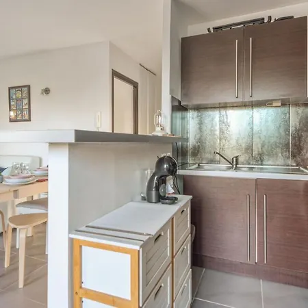 Cozy With Huge Terrace And Swimmingpool - Welkeys Lägenhet Antibes
